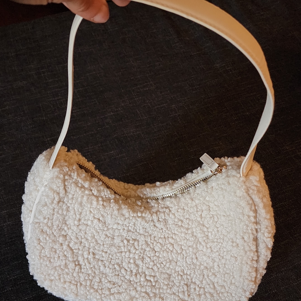 Elegant Cream Shoulder Bag
